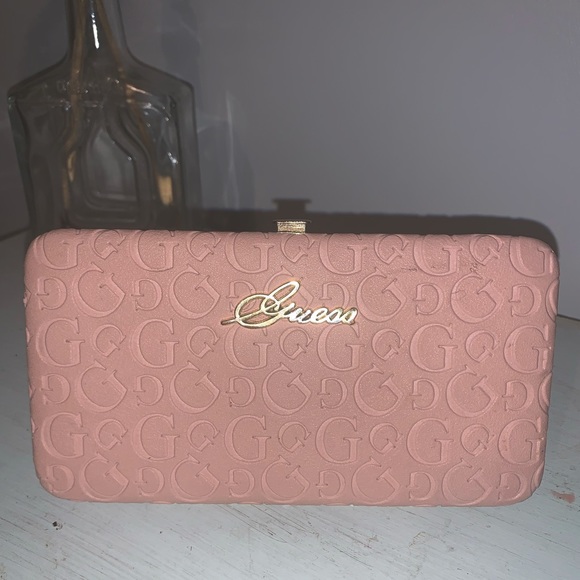 Pink Guess Wallet 💕 - Picture 1 of 6